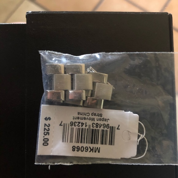 Michael Kors Watch - Picture 4 of 4